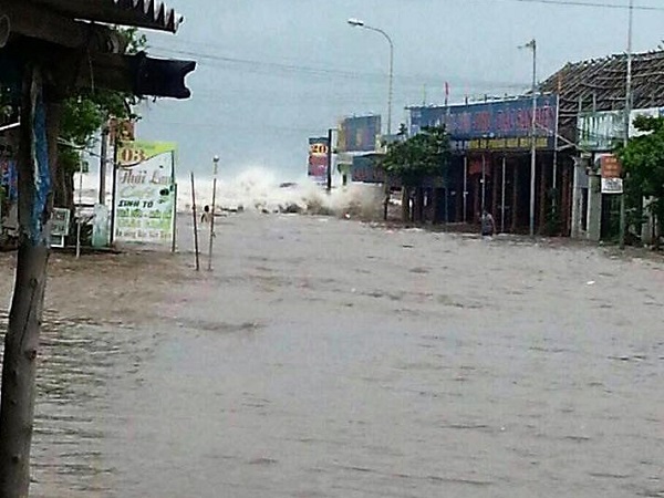 Bão số 10: Các huyện ven biển Nam Định ngập lụt - Hình 1