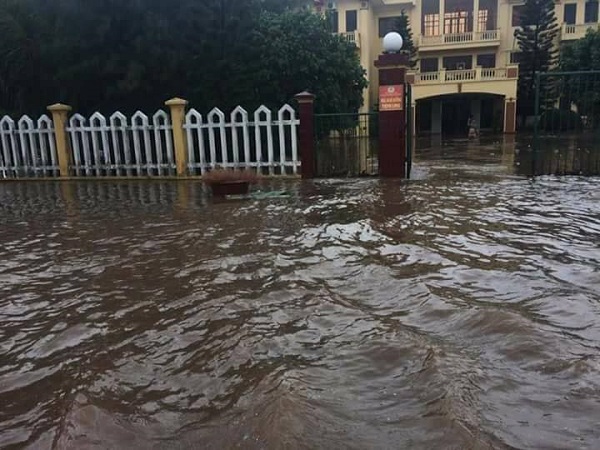 Bão số 10: Các huyện ven biển Nam Định ngập lụt - Hình 6