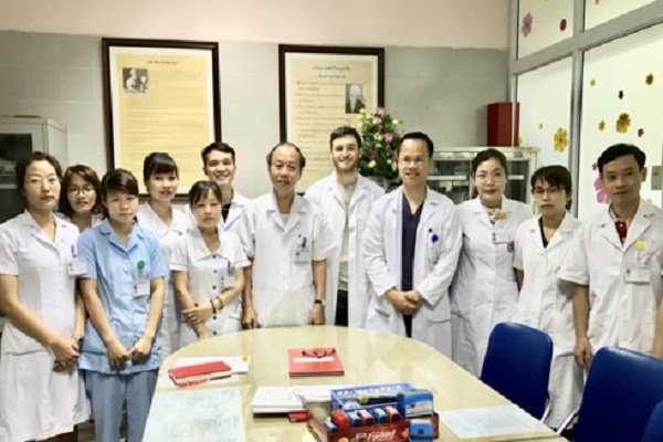 Bác sỹ từ Mỹ về Việt Nam: Tôi muốn được chữa bệnh cho người Việt - Hình 3