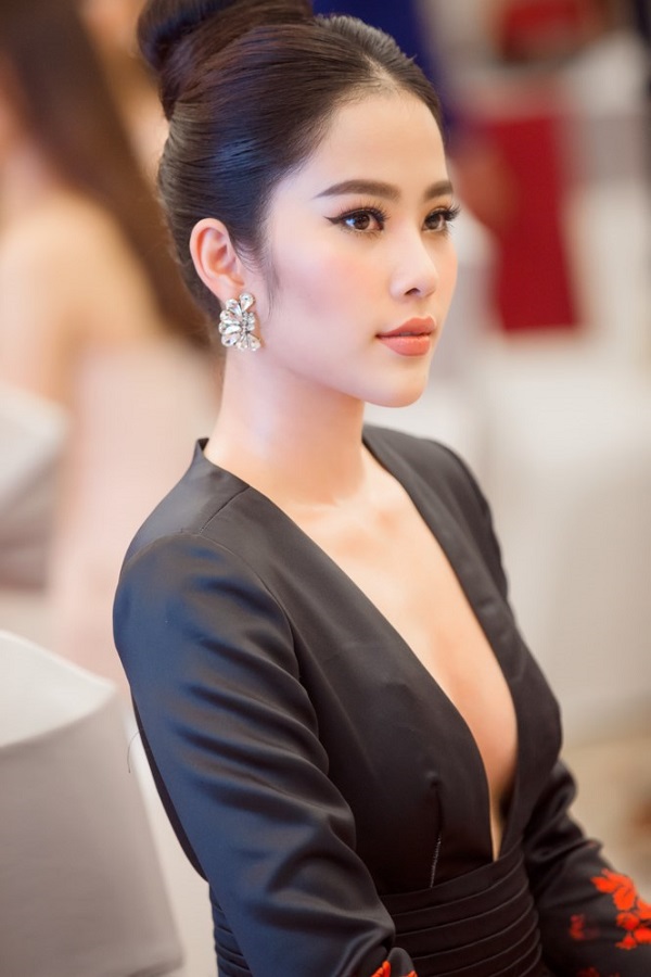 Hà Thu rạng rỡ trong buổi lễ công bố đại diện Việt Nam tại Hoa hậu Trái đất 2017 - Hình 5