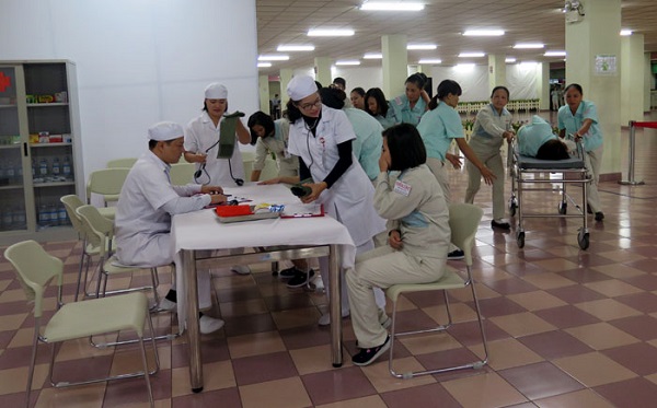 TP. HCM : 26 công nhân nghi vấn ngộ độc thực phẩm - Hình 1