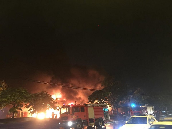 Hà Nội: Cháy rụi trong đêm mưa, siêu thị Thành Đô bị đổ sập 2 tầng - Hình 1