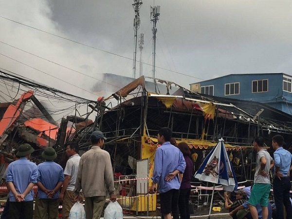 Hà Nội: Cháy rụi trong đêm mưa, siêu thị Thành Đô bị đổ sập 2 tầng - Hình 3