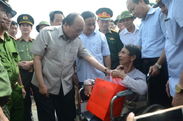 Thủ tướng Nguyễn Xuân Phúc: “Không để dân đói khát, bệnh dịch” - Hình 2
