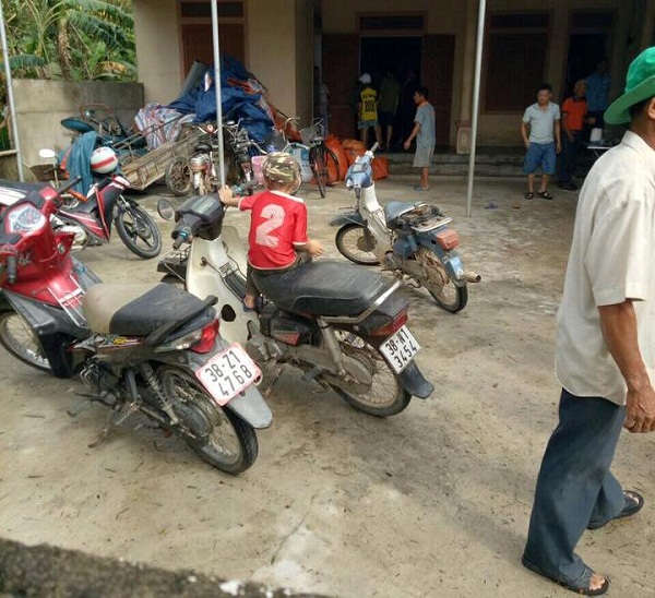 Hà Tĩnh: Một trưởng thôn tử nạn trong lúc giúp dân khắc phục bão - Hình 1