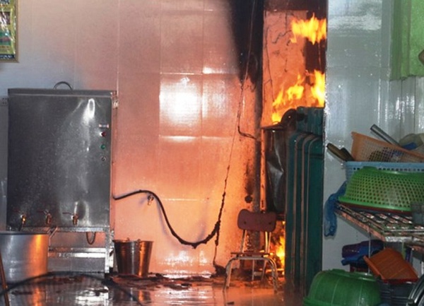 Thanh Hóa: Trường mầm non bốc cháy do chập điện - Hình 1