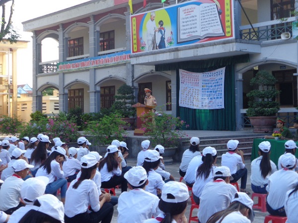 CSGT huyện Duy Tiên (Hà Nam): Tuyên truyền Luật Giao thông đường bộ cho học sinh