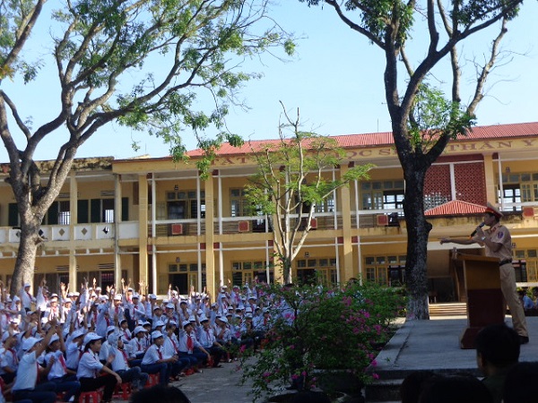 CSGT huyện Duy Tiên (Hà Nam): Tuyên truyền Luật Giao thông đường bộ cho học sinh - Hình 4