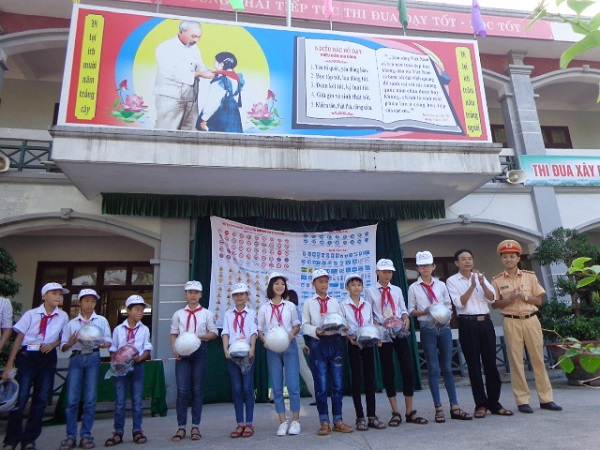 CSGT huyện Duy Tiên (Hà Nam): Tuyên truyền Luật Giao thông đường bộ cho học sinh - Hình 3