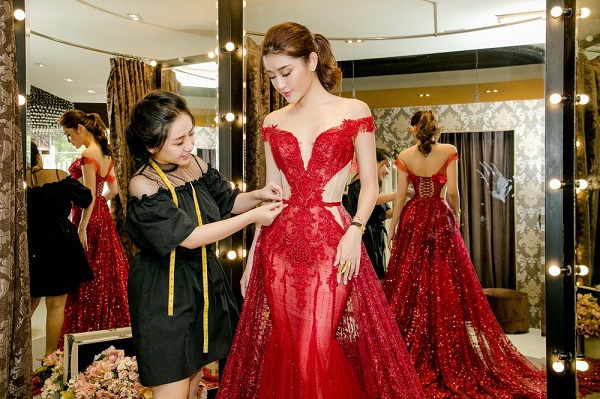 Huyền My thử trang phục dạ hội cho cuộc thi Hoa hậu Hòa bình Quốc tế 2017 - Hình 1