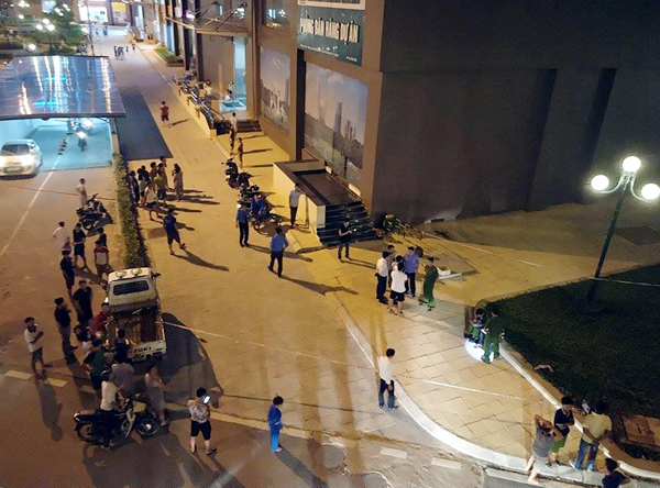 Một người tử vong tại chân tòa nhà chung cư HH2 Xuân Mai