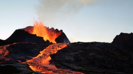 Indonesia: Núi lửa hoạt động, 6.000 người phải sơ tán - Hình 1