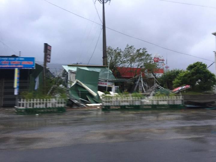 Hà Tĩnh, Nghệ An, Quảng Bình bị thiệt nặng nề vì bão số 10 - Hình 1