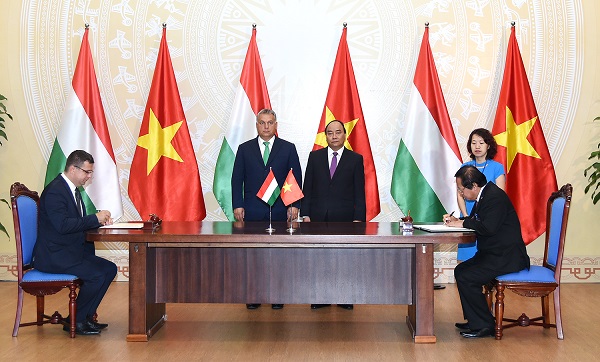 Thủ tướng Chính phủ Nguyễn Xuân Phúc đón, hội đàm với Thủ tướng Hungary - Hình 3