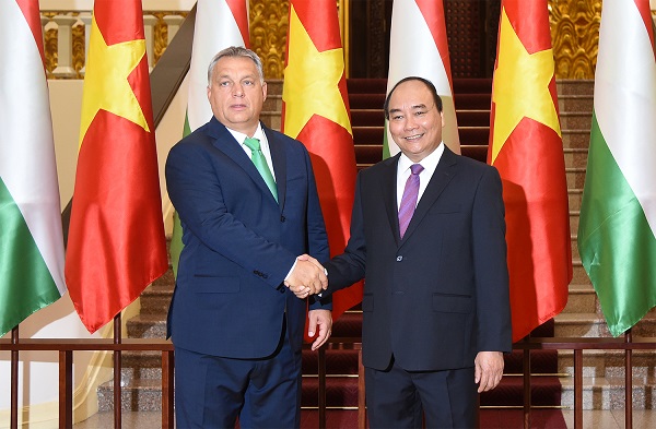 Thủ tướng Chính phủ Nguyễn Xuân Phúc đón, hội đàm với Thủ tướng Hungary - Hình 2