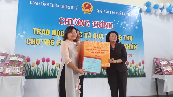 Huế: Phó Chủ tịch nước trao quà trung thu cho 100 em học sinh tại làng SOS