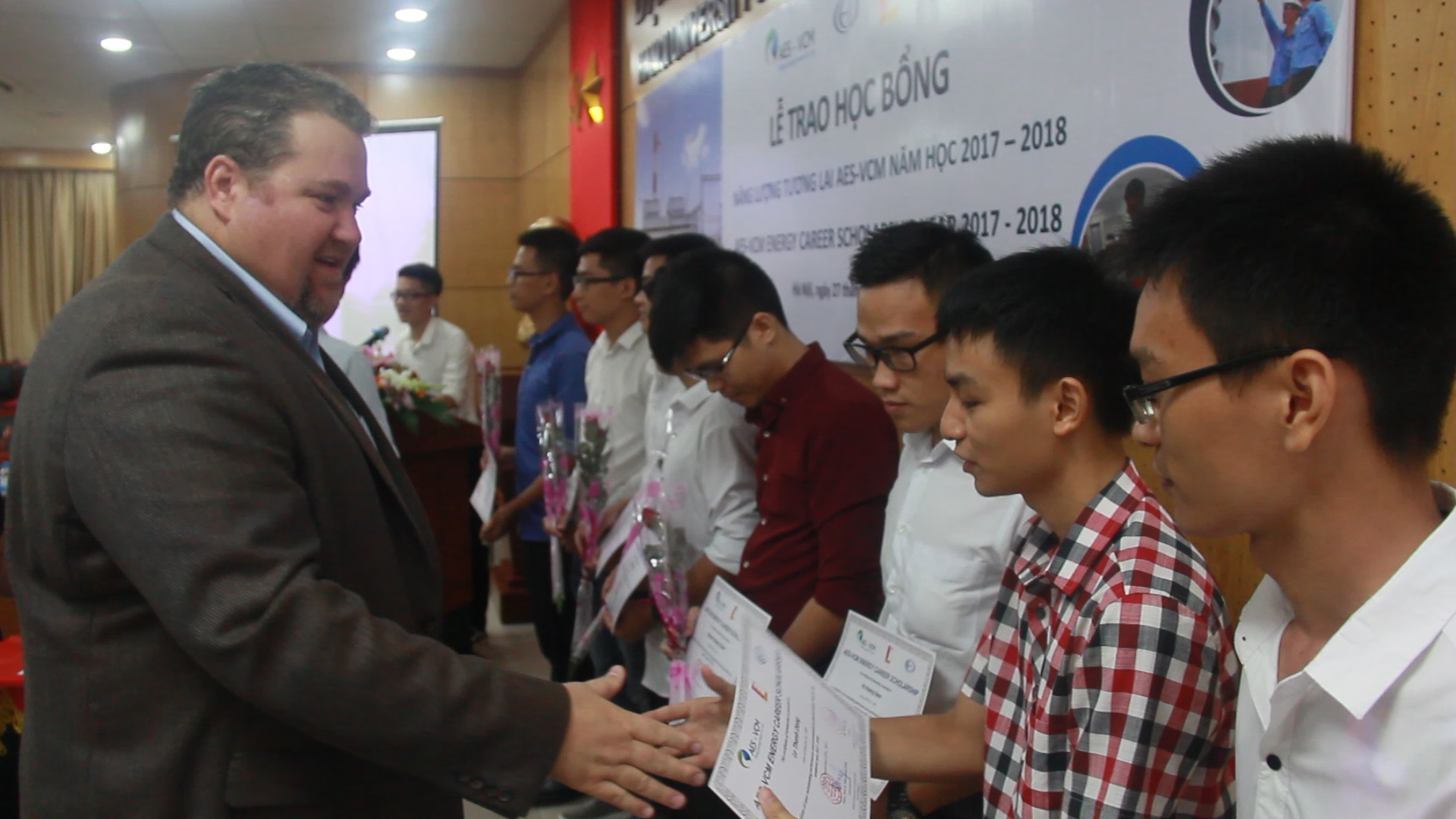 Lễ trao Học bổng Năng lượng Tương lai AES-VCM