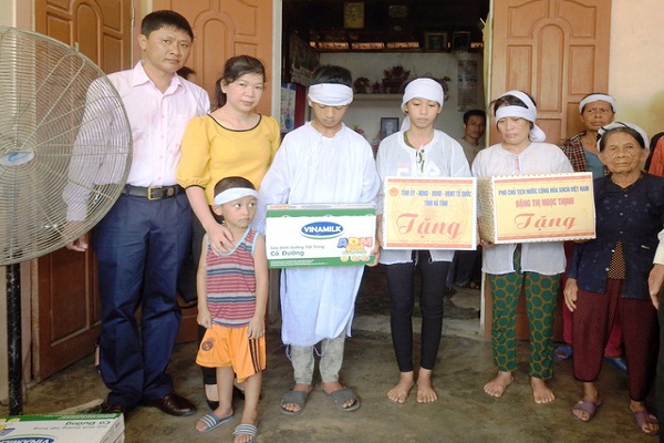 Vinamilk cùng hơn 110.000 ly sữa cứu trợ trẻ em vùng lũ tại Hà Tĩnh và Quảng Bình - Hình 3