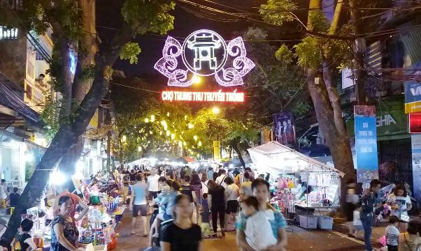 Phố cổ Hà Nội rực rỡ sắc màu trước thềm Tết Trung thu 2017