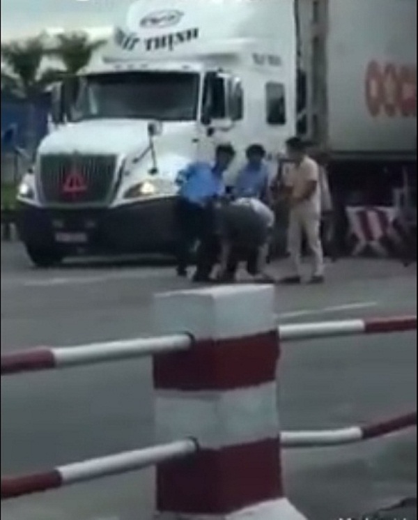 Tài xế bị nhân viên trạm BOT số 2, QL5 đánh lên tiếng