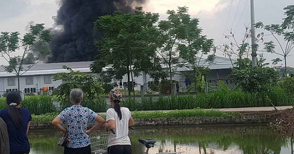 Hà Nam: Cháy tại công ty may, hàng trăm công nhân sơ tán khẩn cấp - Hình 1