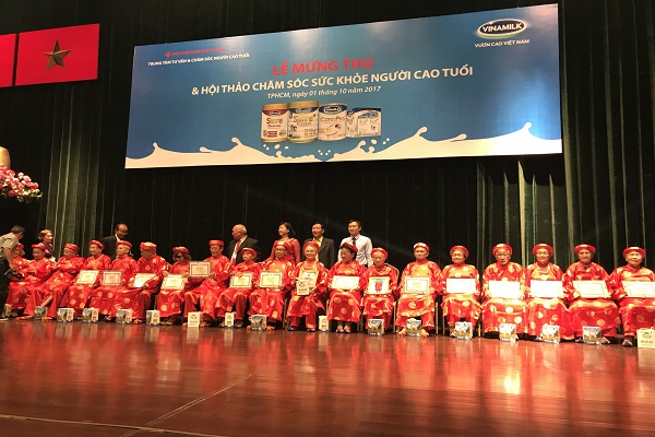 Vinamilk đồng hành tổ chức Lễ mừng thọ cho người cao tuổi