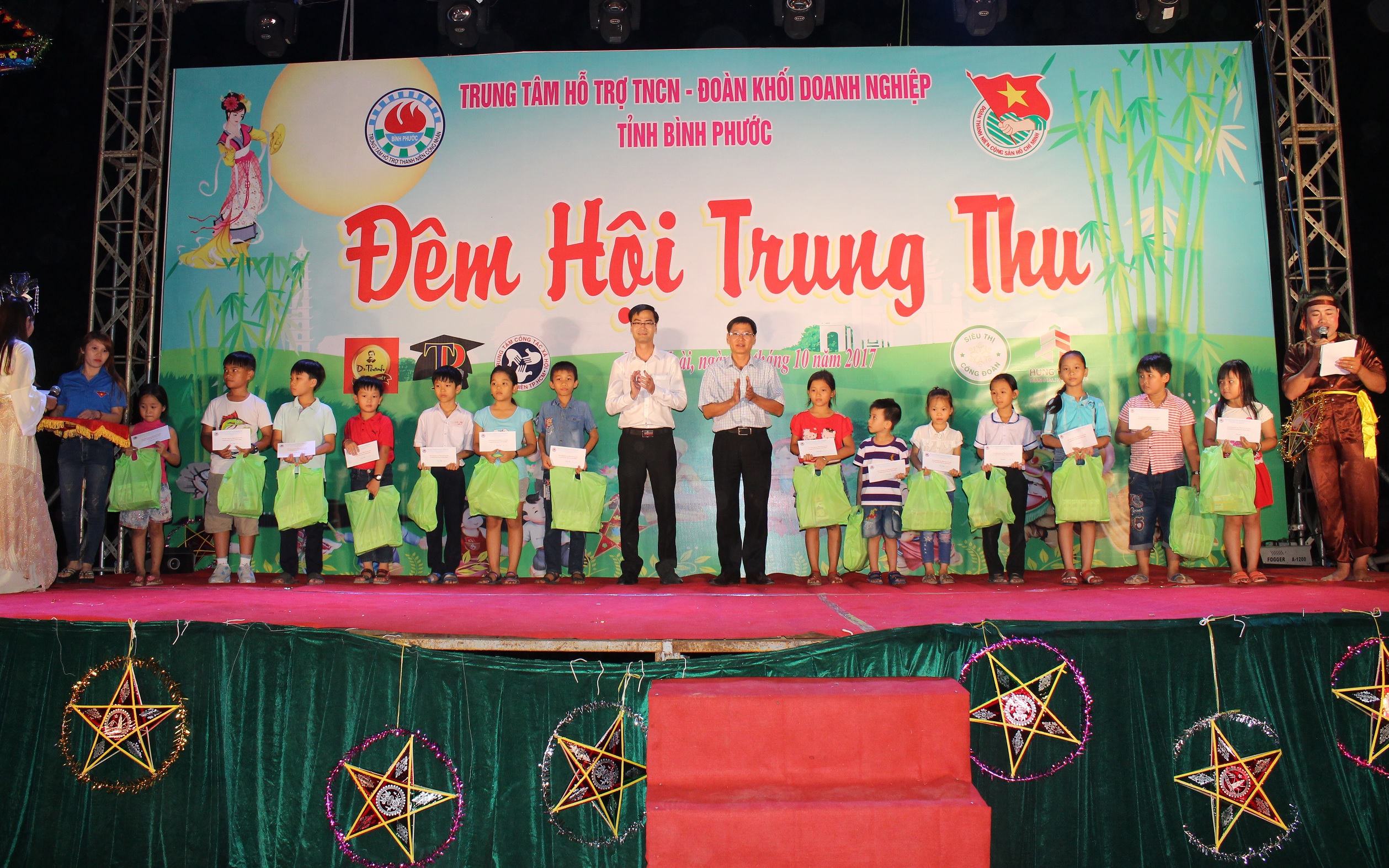 Tập đoàn Tân Hiệp Phát trao hàng ngàn suất quà cho trẻ em nhân dịp Tết Trung thu - Hình 1
