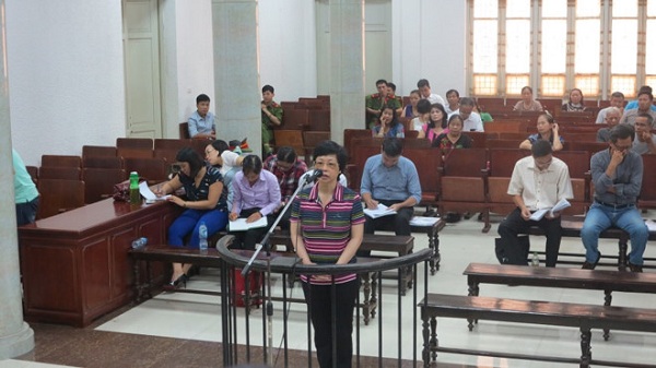 Ngày thứ 3 xét xử: Bị cáo Châu Thị Thu Nga day dứt với khách hàng nộp tiền