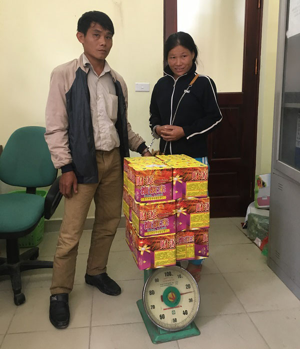 Lạng Sơn: Bắt 2 đối tượng vận chuyển pháo nổ