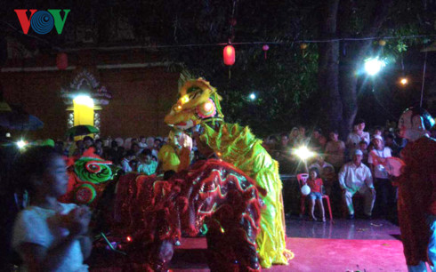 Tết Trung Thu của con em kiều bào Việt Nam tại Lào