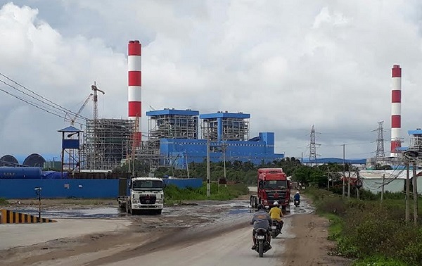 Trà Vinh: Hương lộ 81 bị "băm nát" bởi xe quá tải