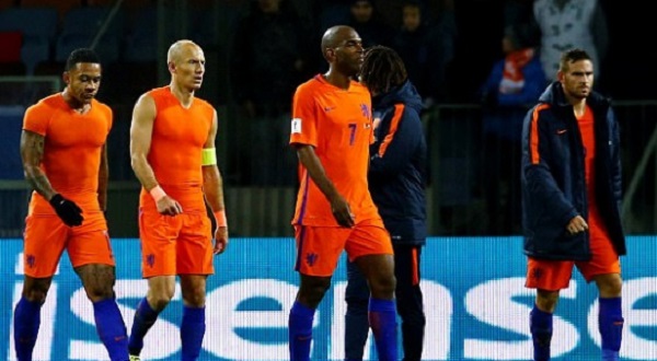 Cơn lốc mầu da cam Hà Lan hết đường dự World Cup? - Hình 1
