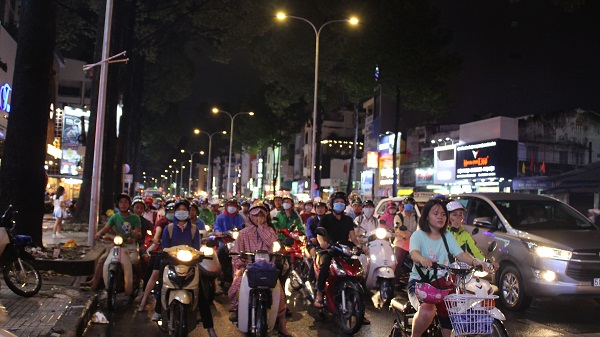 Quận 10, TP. HCM: Điểm đen kẹt xe tại ngã 6 Dân chủ