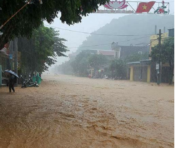 Hà Nam: Mưa lớn gây ngập, đường cũng như … sông
