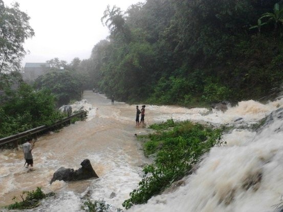 Thanh Hóa: Nỗ lực tìm kiếm 2 cán bộ biên phòng bị nước lũ cuốn trôi