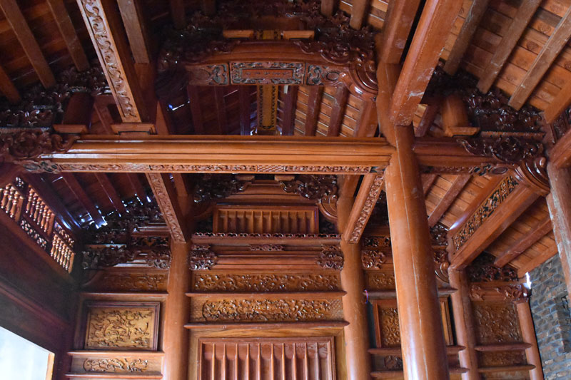 Làng nghề dựng nhà cổ: Cha truyền con nối