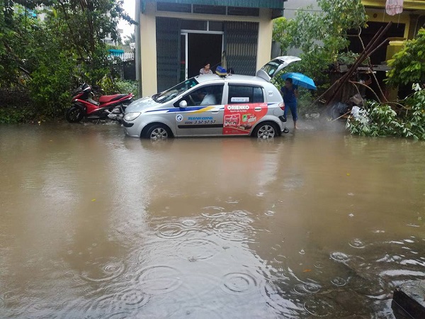 Hà Nam: Mưa lớn gây ngập, đường cũng như … sông - Hình 5