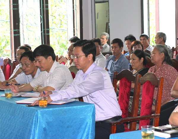 Nước ngập trắng cửa nhà: Lãnh đạo Sầm Sơn đối thoại với dân