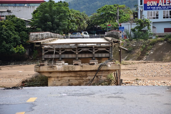 Yên Bái: Sập Cầu Thia, phát hiện thi thể cô giáo mầm non trôi về Phú Thọ - Hình 1