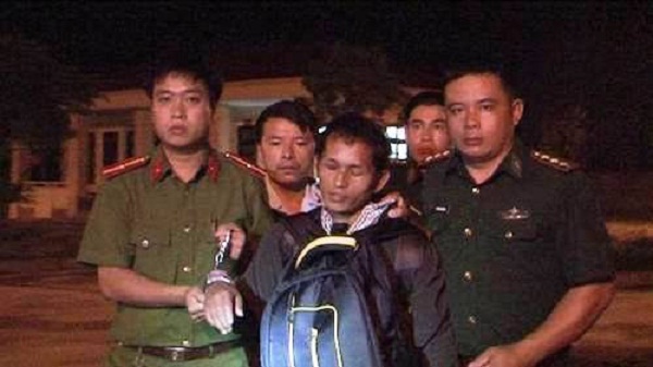 Hà Tĩnh: Bắt đối tượng cõng 10kg ma túy đá, 20.000 viên ma túy tổng hợp từ Lào về Việt Nam - Hình 1