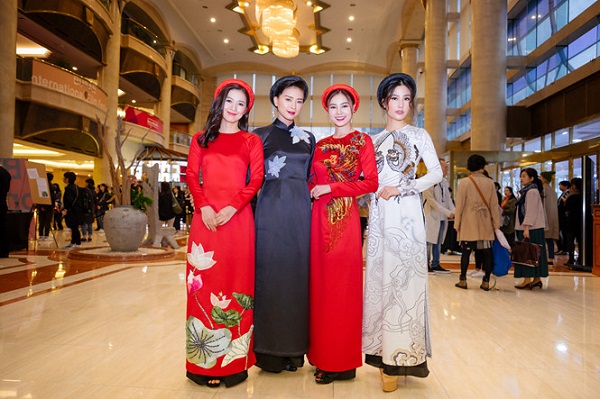 Ninh Dương Lan Ngọc “bất ngờ” đoạt giải Gương mặt Châu Á tại LHP Busan 2017 - Hình 2