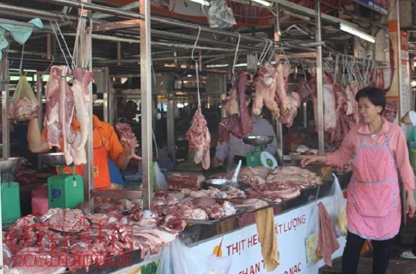 Lợn không đủ điều kiện truy xuất vẫn vào chợ đầu mối tại TP Hồ Chí Minh - Hình 1