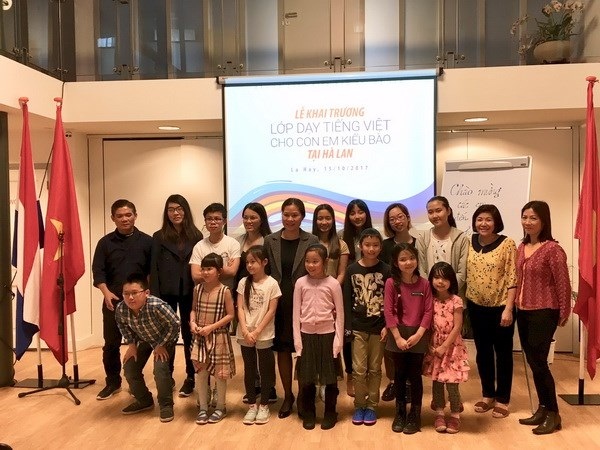 Khai giảng lớp học tiếng Việt cho con em kiều bào ở Hà Lan - Hình 4