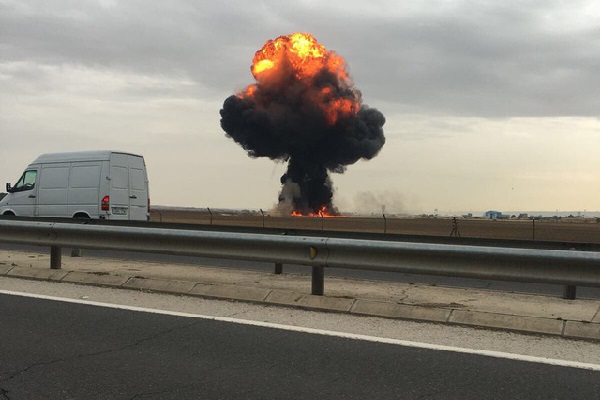 Máy bay chiến đấu của Tây Ban Nha bốc cháy, phi công thiệt mạng - Hình 1