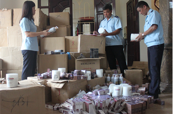 Quảng Ninh: Hàng nghìn hộp mỹ phẩm lậu bị phát hiện - Hình 1