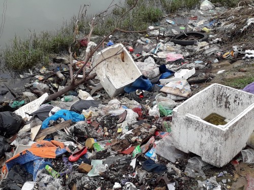 Quảng Bình: Chợ Lý Hòa bao vây bởi rác thải - Hình 3