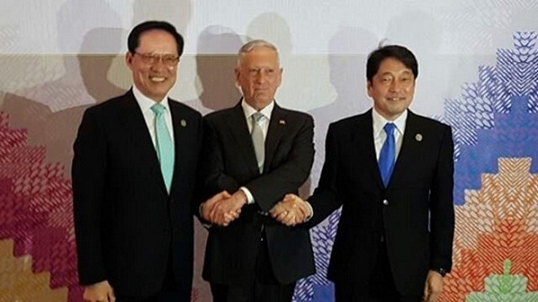 Bộ trưởng Hàn, Mỹ, Nhật nhất trí gây sức ép tối đa với Triều Tiên - Hình 1