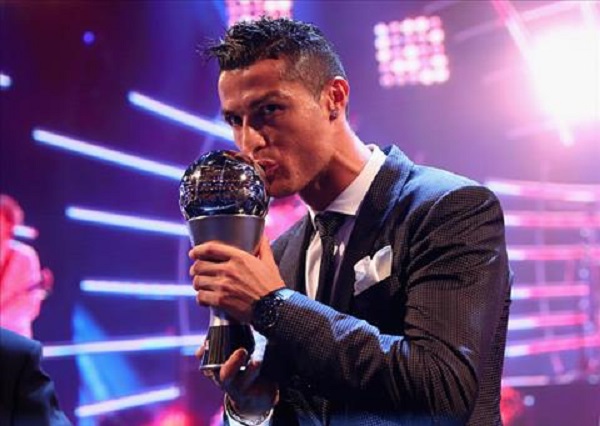Đánh bại Messi và Neymar, Ronaldo xuất sắc nhất thế giới năm 2017 - Hình 1