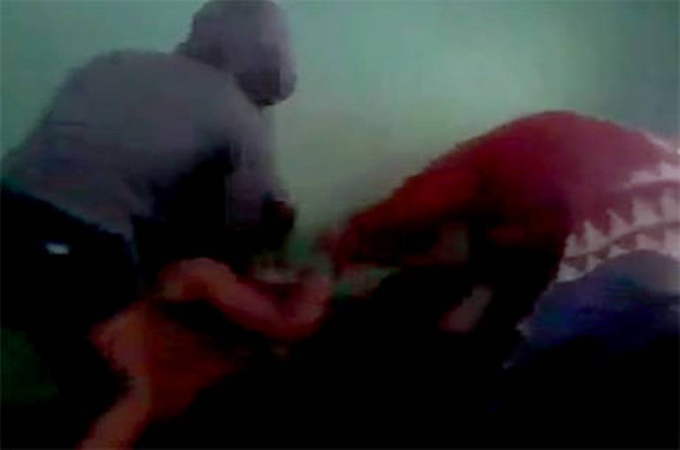 Bị nói xấu trên Facebook - Nữ sinh lớp 12 đánh người