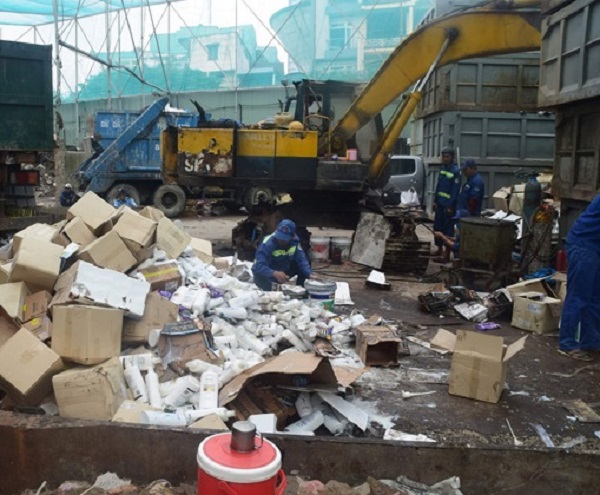 Tiêu hủy 50 tấn hóa mỹ phẩm nhập lậu, hàng giả, không rõ nguồn gốc